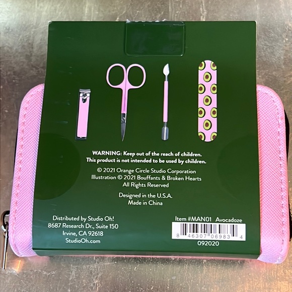 cosmetic bag in “Avocadoze” print w/zip-closure -NWT-matching manicure set - Picture 13 of 14